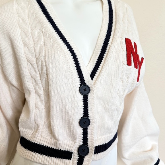H&M Cream Sweater with Navy Blue Trim - Picture 6 of 8